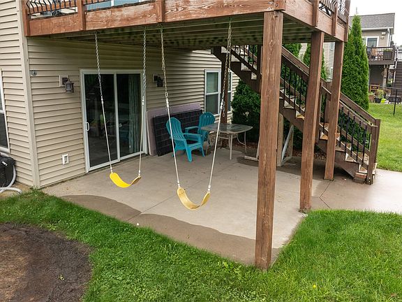 5th image of 272 Barrington Ct