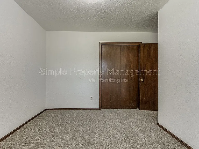 18916 Dave Dr — Photo 25