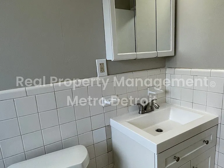 1173 Featherstone Rd — Photo 10