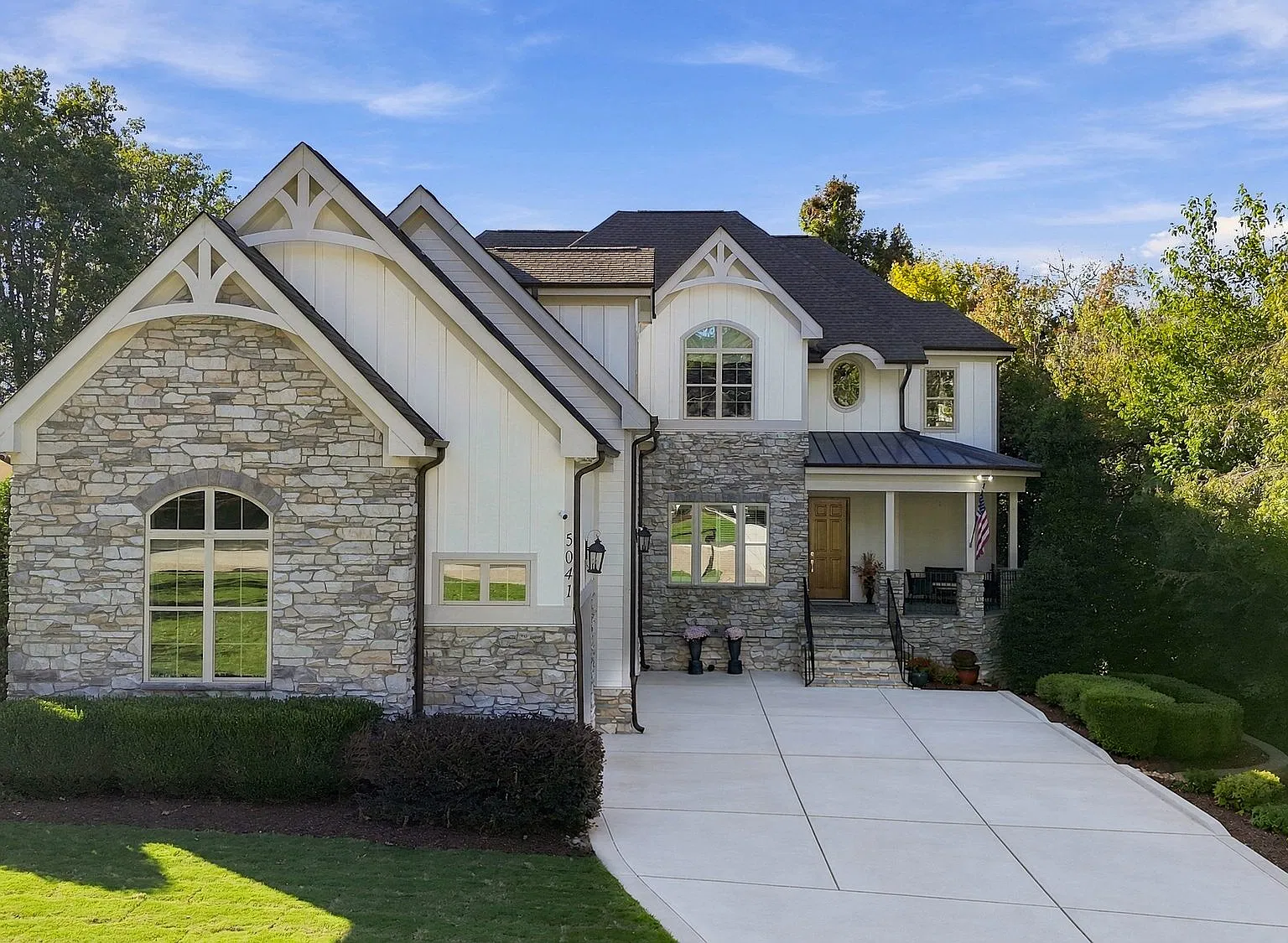 6 bed, 6501 sqft, $22,800 — Photo 2