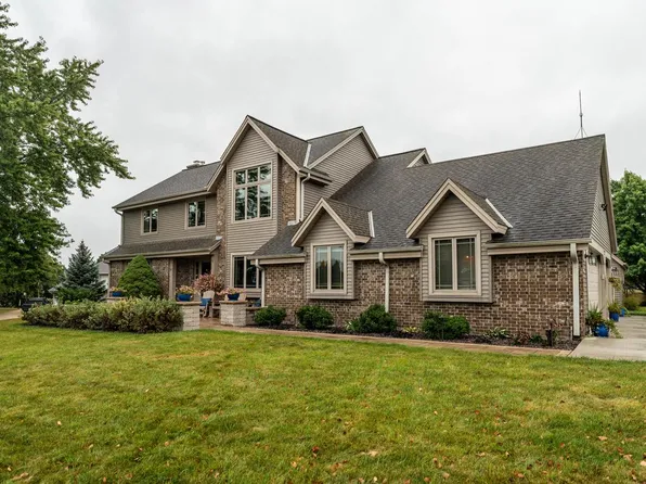 9533 West Van Beck AVENUE, Greenfield, WI 53228