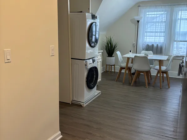 217 Hudson Place image 7 of 13