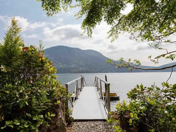 330 Sasamat Ln, North Vancouver, BC V7G 2S4