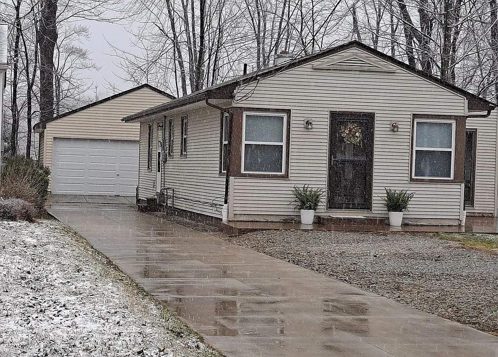 6875 Franke Rd photo 1
