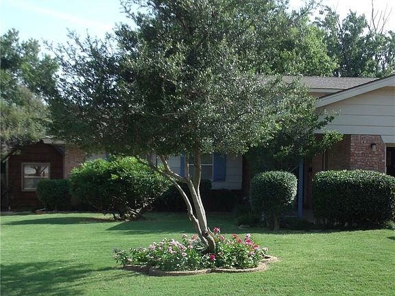 2nd image of 215 Del Mar Dr