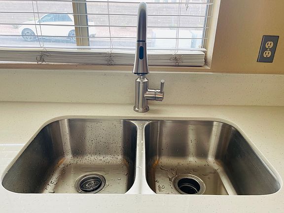 4th image of 1576 E Windsor Dr Unit F