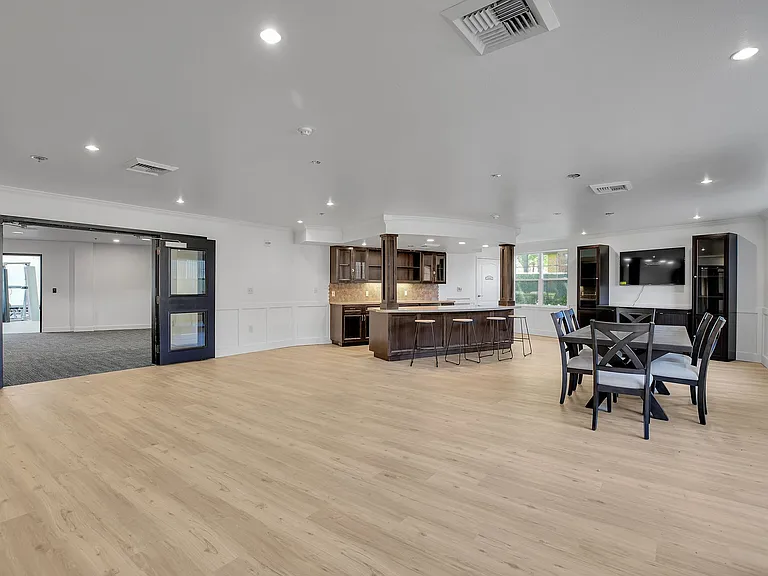 Eastwood Apartments — Photo 5