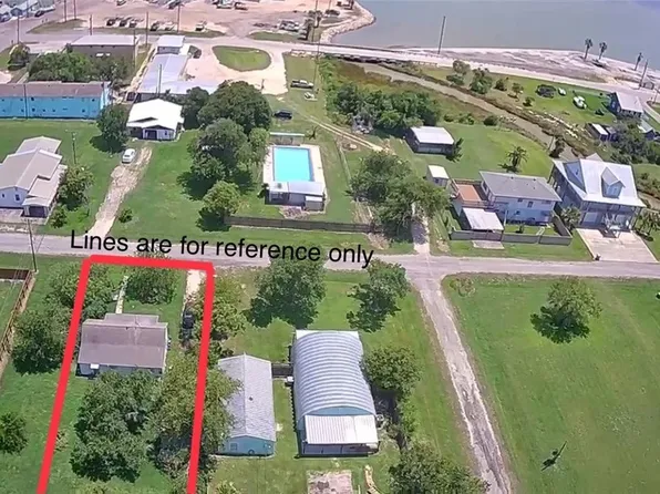 104 W Washington Ave, Seadrift, TX 77983