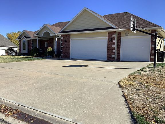 4th image of 1805 Blue Stem Ln