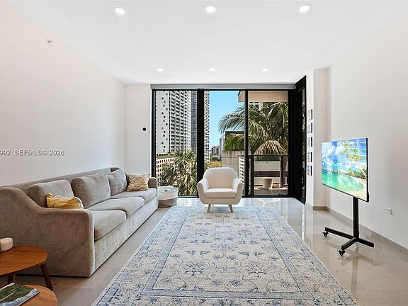 5th image of 68 SE 6th St APT 805