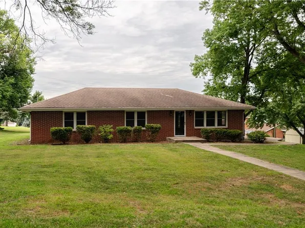 4 Neumann Dr, Atchison, KS 66002