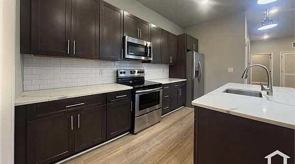 2800 W Master St — Photo 3