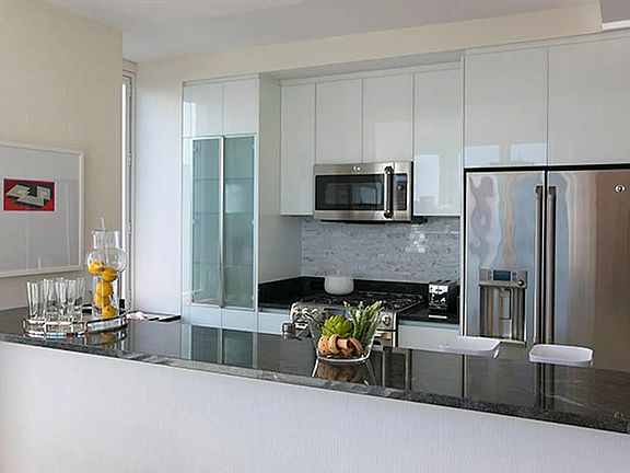 5th image of 160 W 62nd St APT 46C