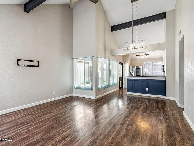 2129 W Rose Garden Ln — Photo 7