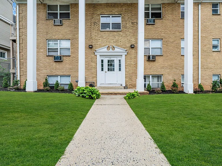 Chilton Manor — Photo 12