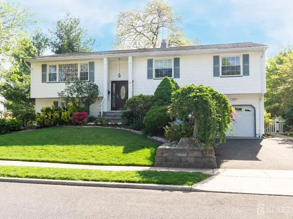 28 Beechwood Ave, Edison, NJ 08837