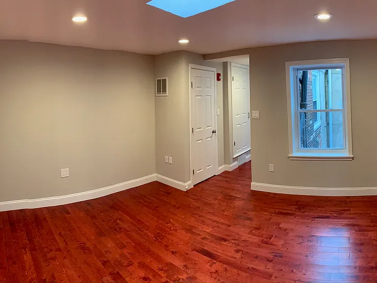 638 Catharine St #3 — Photo 11