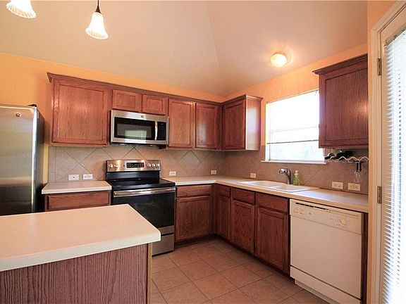 5th image of 115 Hanstrom Dr