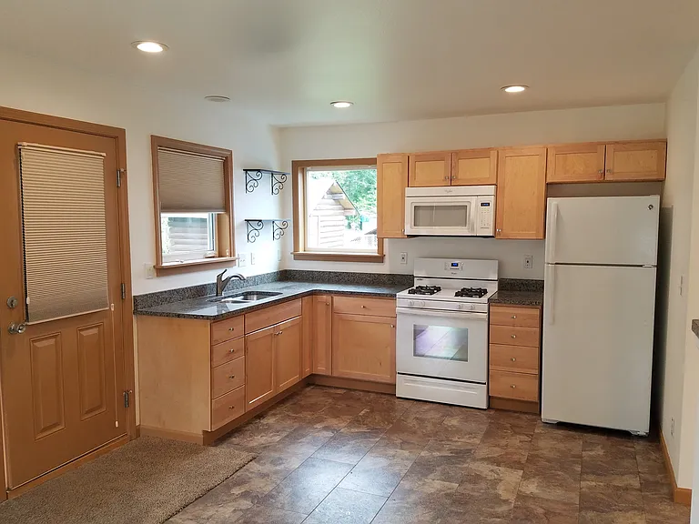 639 E 75th Ave #B — Photo 3