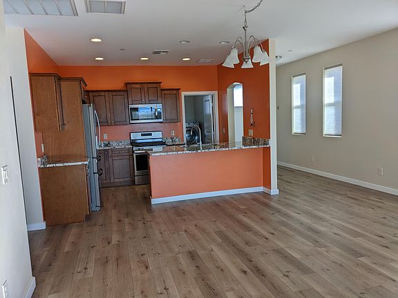 2nd image of 1517 Chateau Dr
