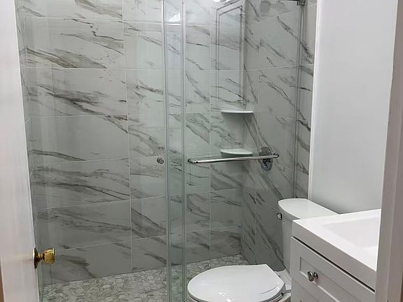 5th image of 213 E Berkeley St APT 1