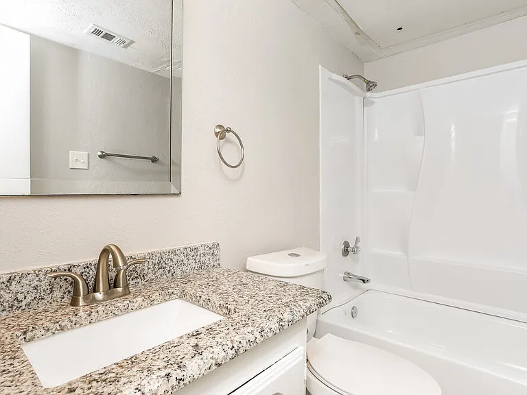 490 Rainier St — Photo 13