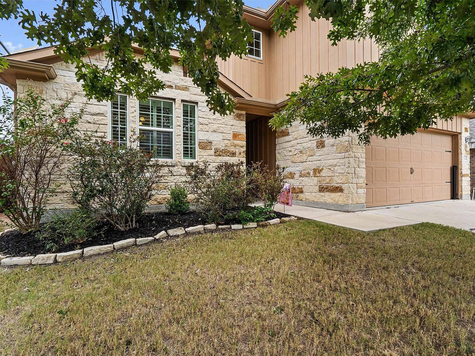 4 bed, 3.5 bath, 2709 sqft, $3,250 — Photo 2