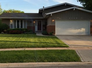 1119 Country Dr, Shorewood, IL