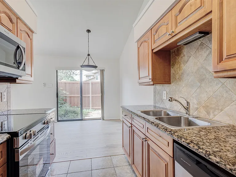 5640 Cedar Creek Dr — Photo 6