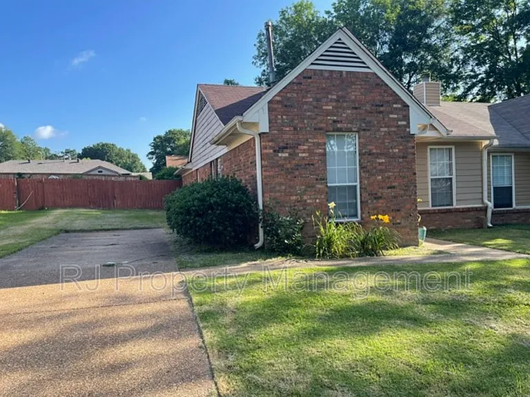 6426 Ashton Rd — Photo 3