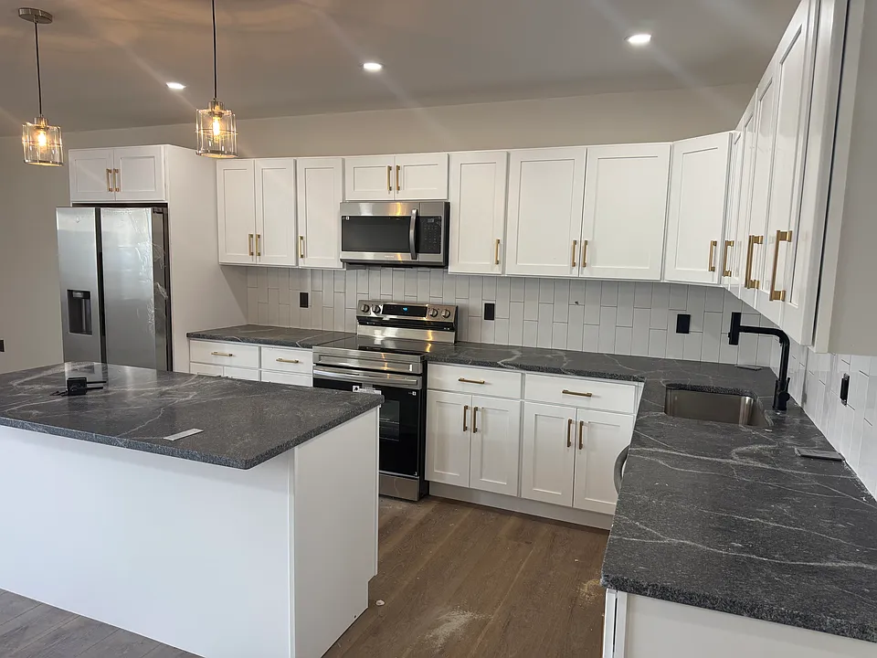 578 Beechmont Ave #3