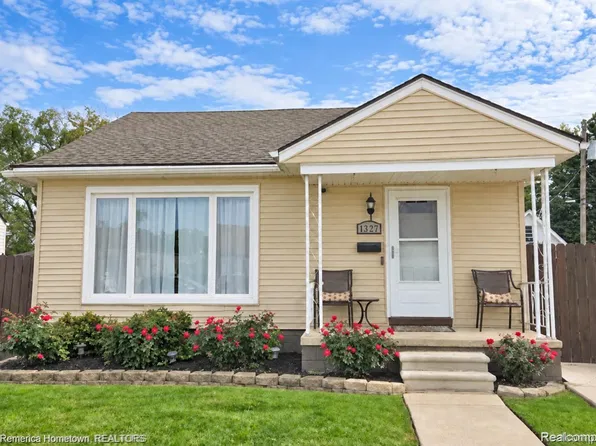 1327 Austin Ave, Lincoln Park, MI 48146