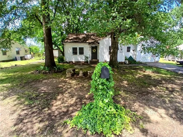 1305 N Boston Pl, Russellville, AR 72801