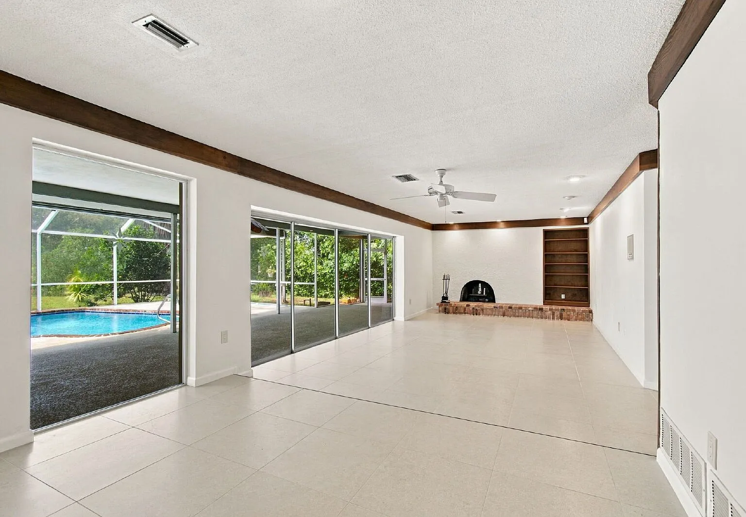 3 bed, 2.0 bath, 2246 sqft, $4,800 — Photo 2
