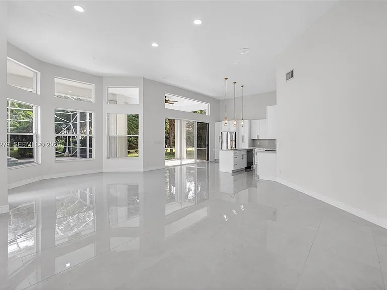 19558 Red Gum Trl — Photo 17