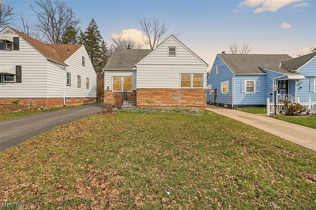 5571 Oakwood Ave photo 1