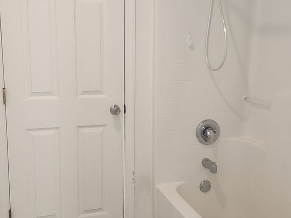 4th image of 569 Hatchwood Dr