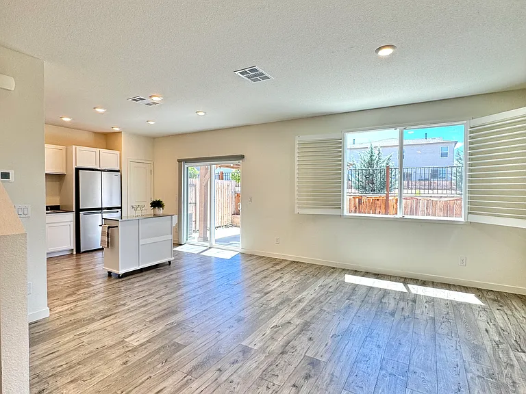 8768 Scenic Sky Dr — Photo 6