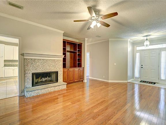 2nd image of 130 Ashwood Way