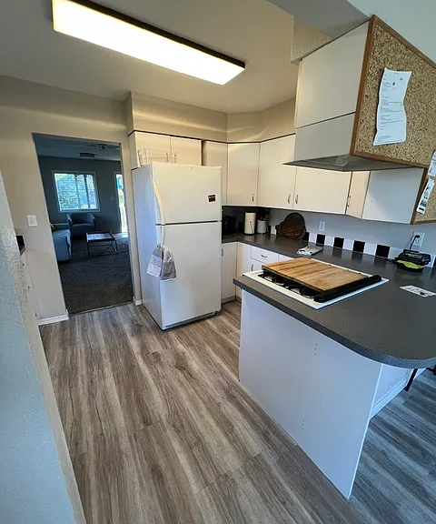 877 Pacific Dr — Photo 5