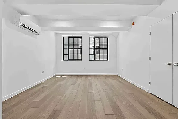 Living room, photo 2
