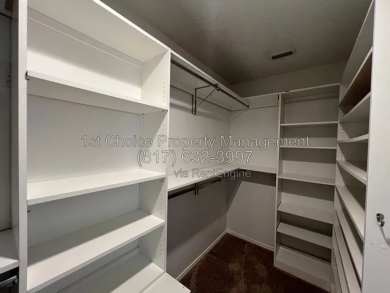 304 E Clover Park Dr — Photo 24