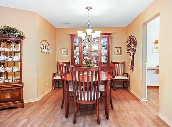 5th image of 1720 Lakecliffe Dr APT B