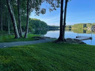 1066 Wintergreen Ct, Hawley, PA 18428