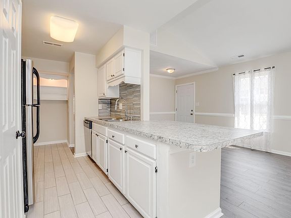 5th image of 333 Gambrill Ct