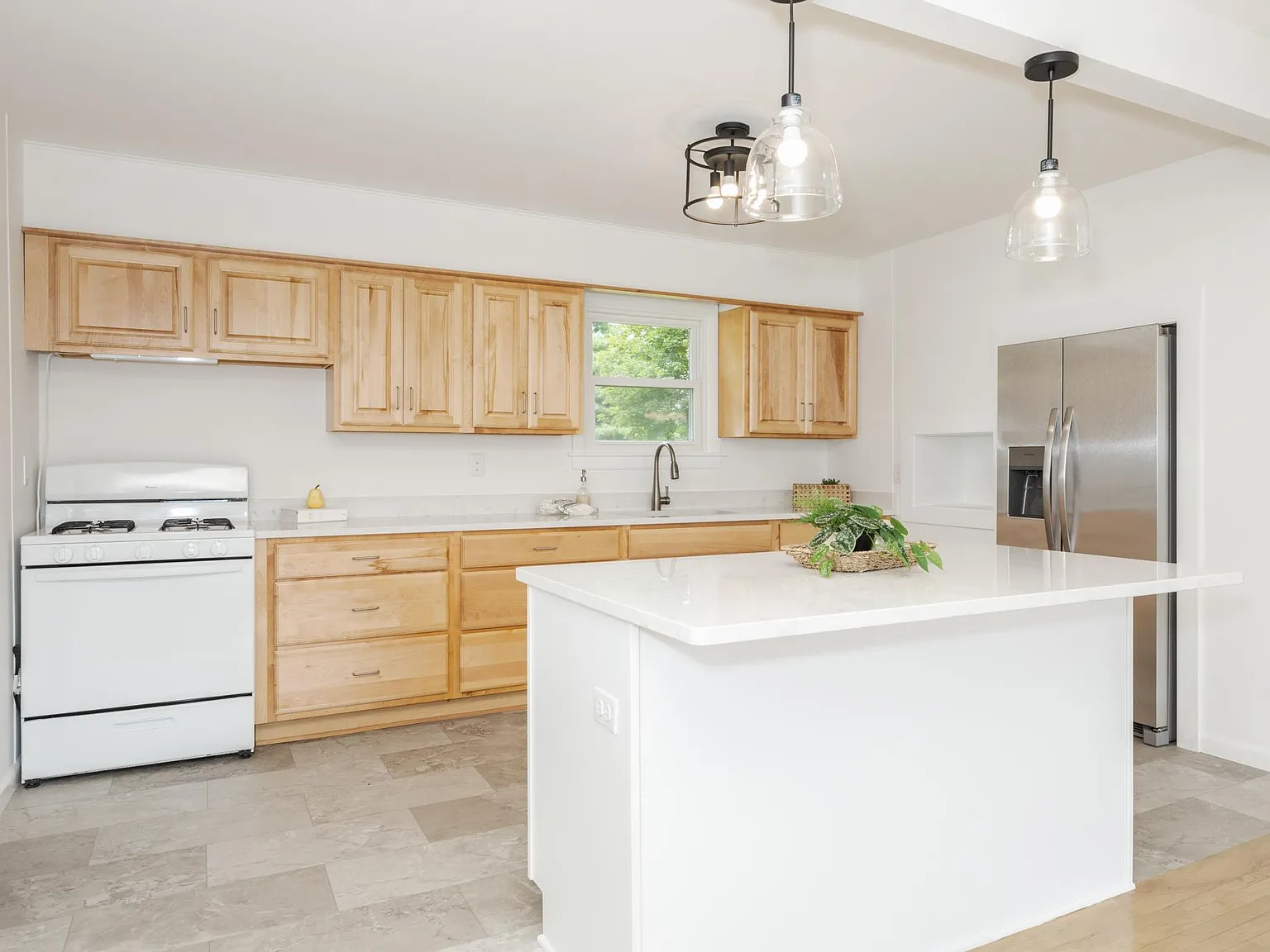 3 bed, 1800 sqft, $2,000 — Photo 2