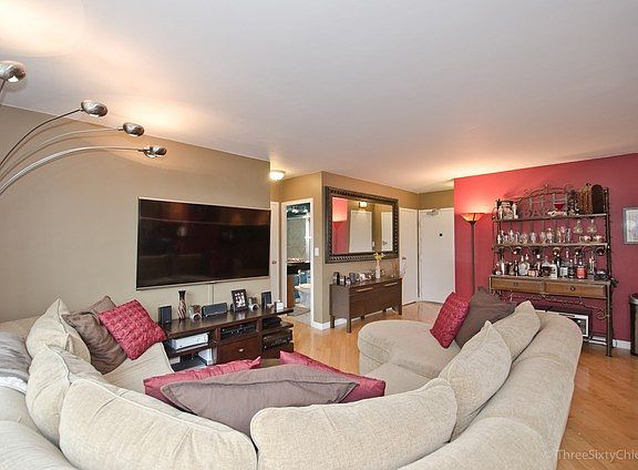 4th image of 3900 N Lake Shore Dr APT 2D