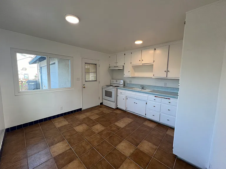 117 W Hickory Ave — Photo 4