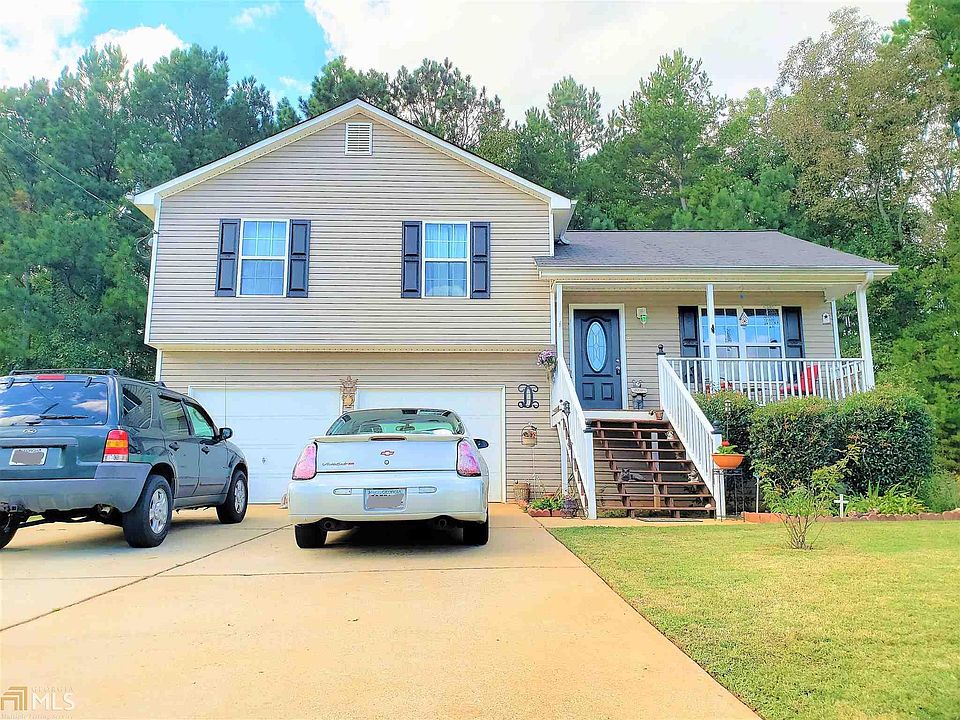 2nd image of 112 Thorn Thicket Ct