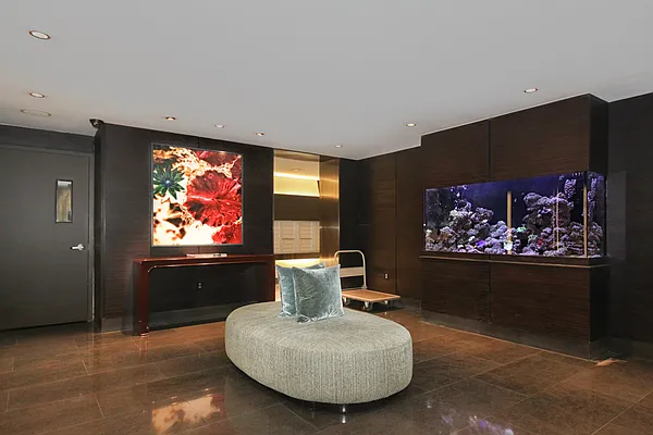 Sold by Univani Realty LLC | media 16